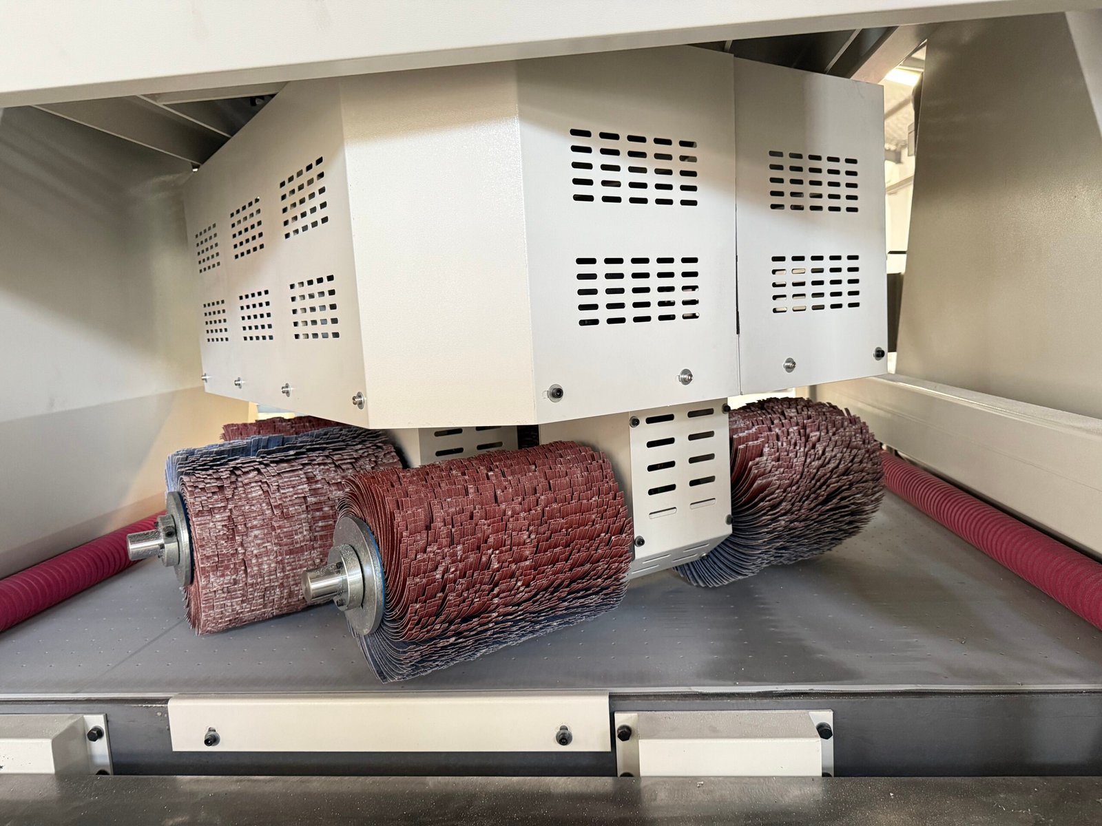 Automatic Sanding Belt Deviation Correction System