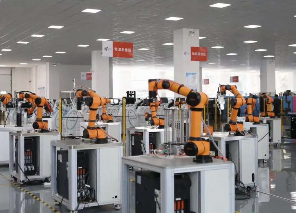 Robot welding torch maintaining travel angle along a complete seam