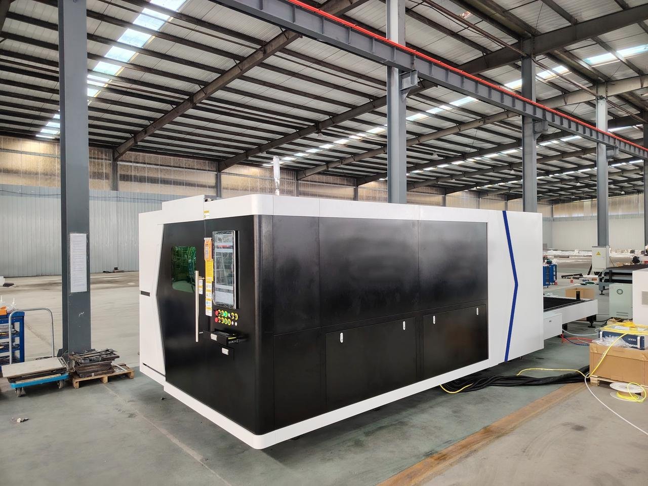 HORISTAR closed-type fiber laser cutting machine